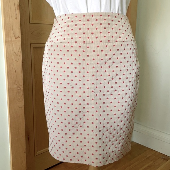🇨🇦 Christian Chenail Satiny Cream Pencil Skirt With Red Stars, Size 6 - Picture 1 of 16